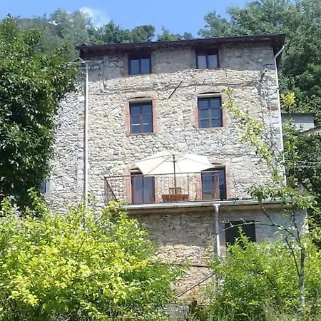 Traditional Tuscan Lucca District - Sleeps 6 *