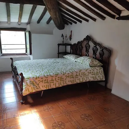 Traditional Tuscan Lucca District - Sleeps 6 * Diecimo